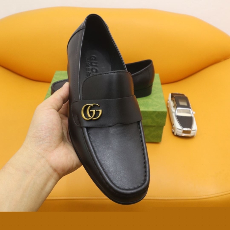 G*u*i leather shoes